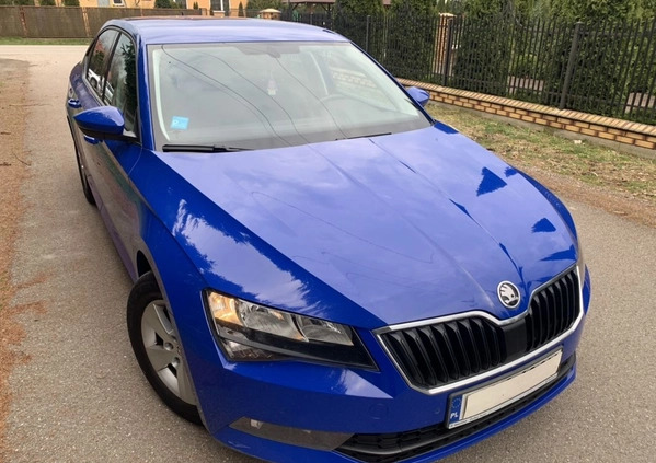 Skoda Superb cena 69900 przebieg: 137000, rok produkcji 2018 z Człopa małe 742